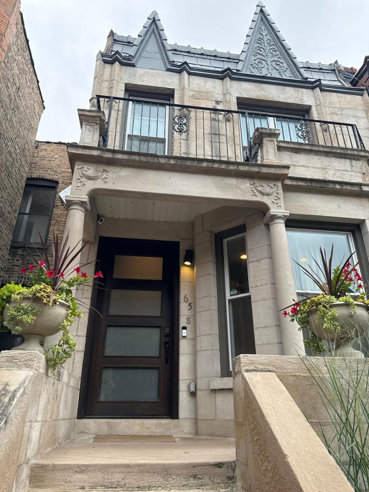Luxe Hyde Park Gray Stone Near Uofc *