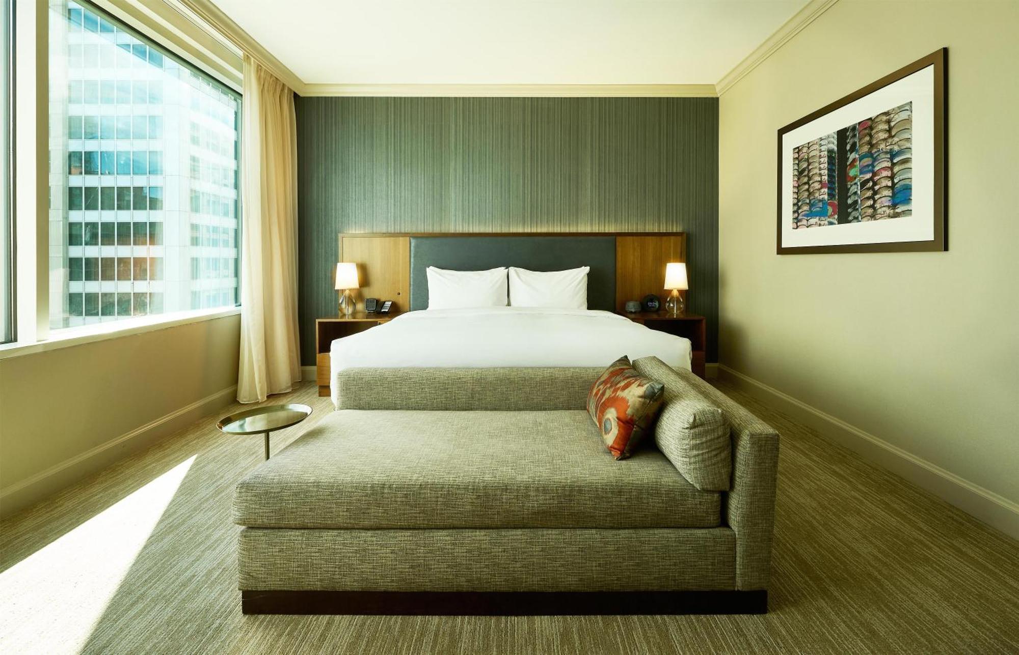 Hyatt Centric Magnificent Mile 4*