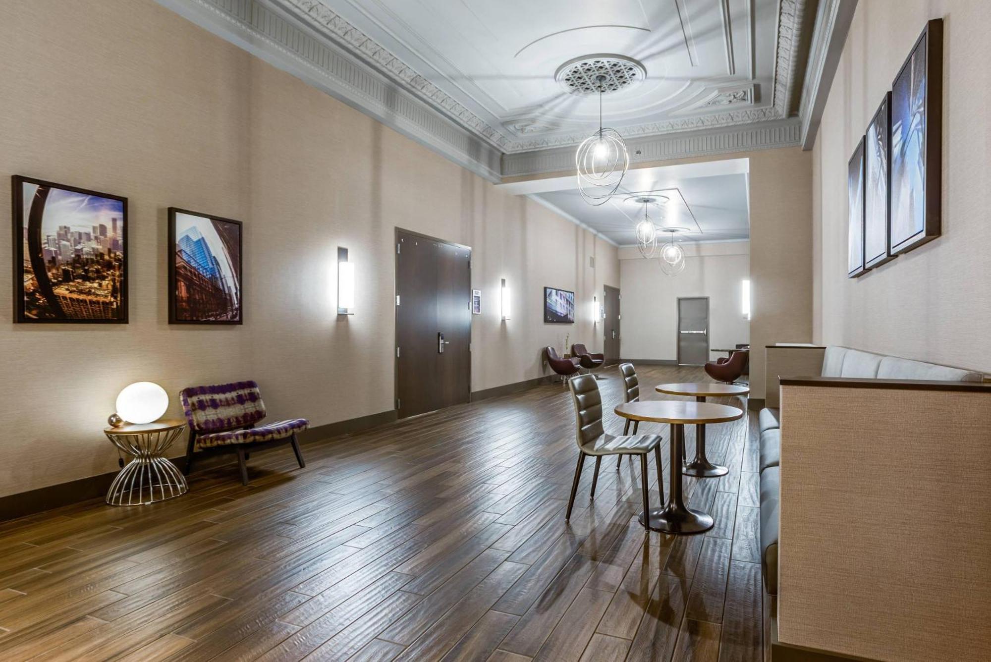 Cambria Loop - Theatre District 4* Chicago