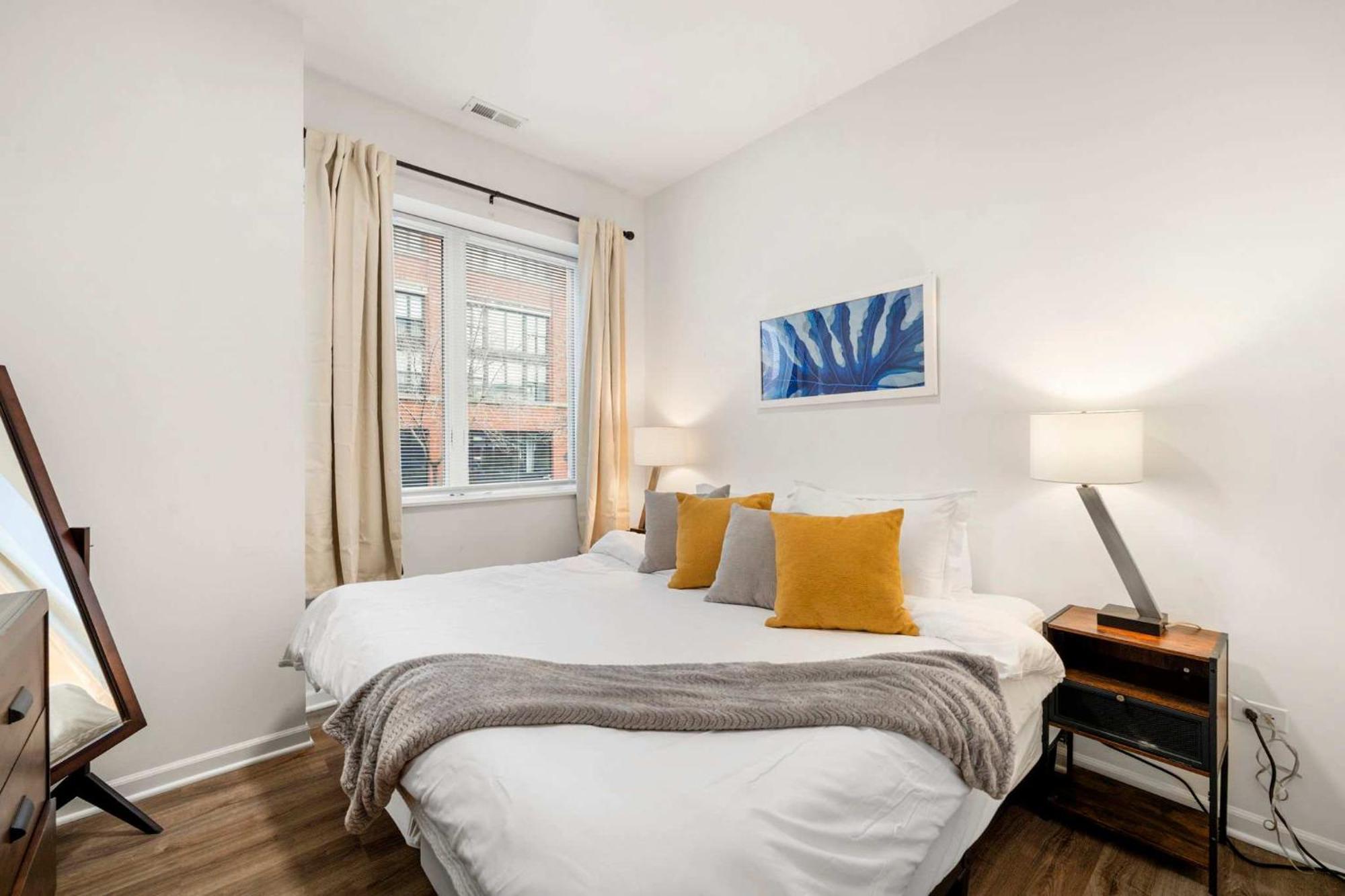 Stylish 3br Gem In Prime Location Chicago