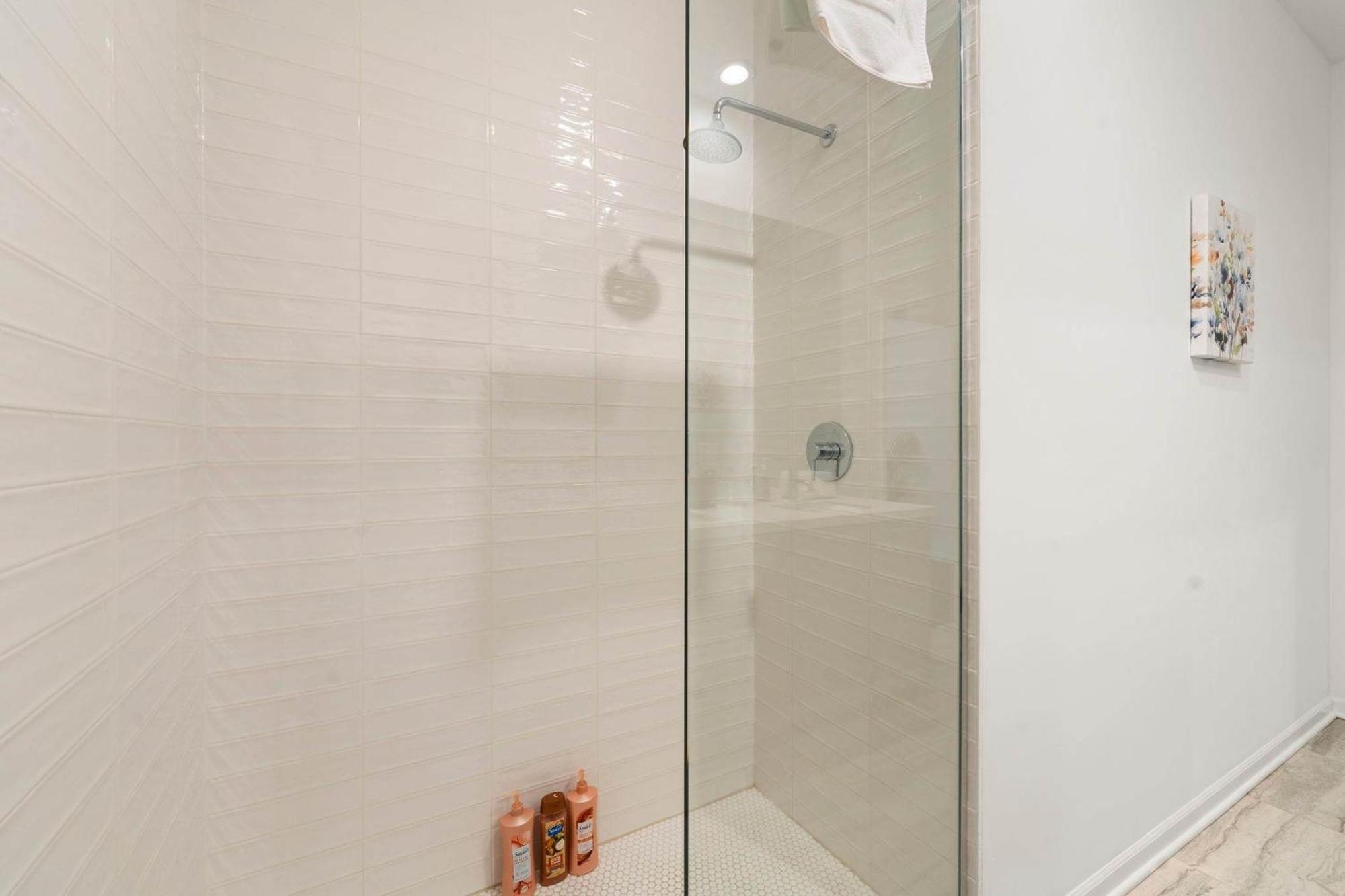 Stylish 3br Gem In Prime Location *