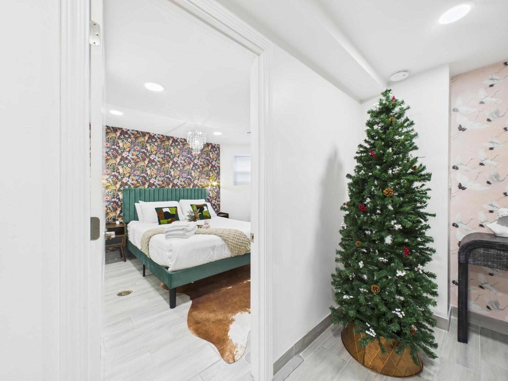 Addison Art Deco Flat Chicago