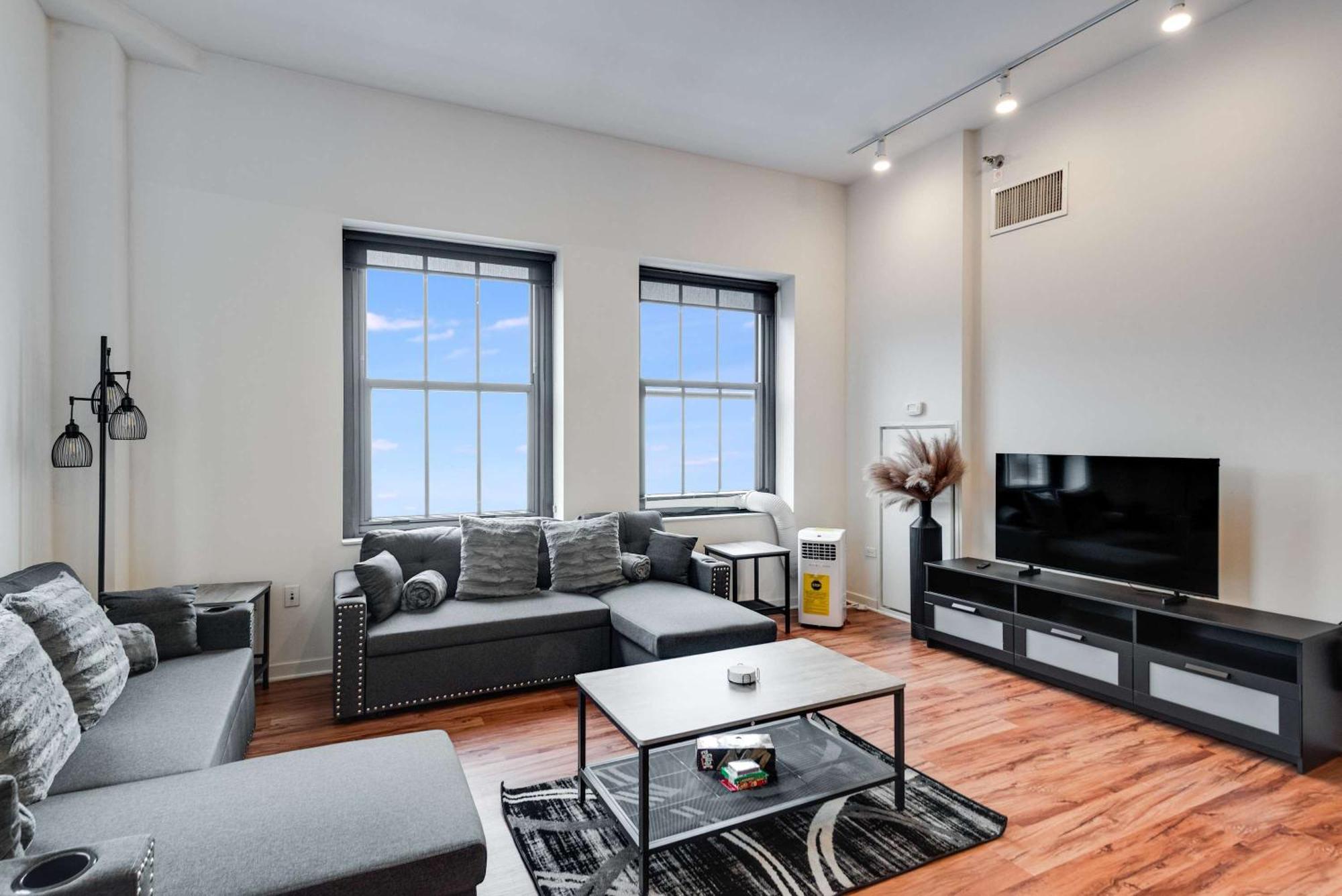 Apartment Downtown With Free In & Out Parking 4 Chicago