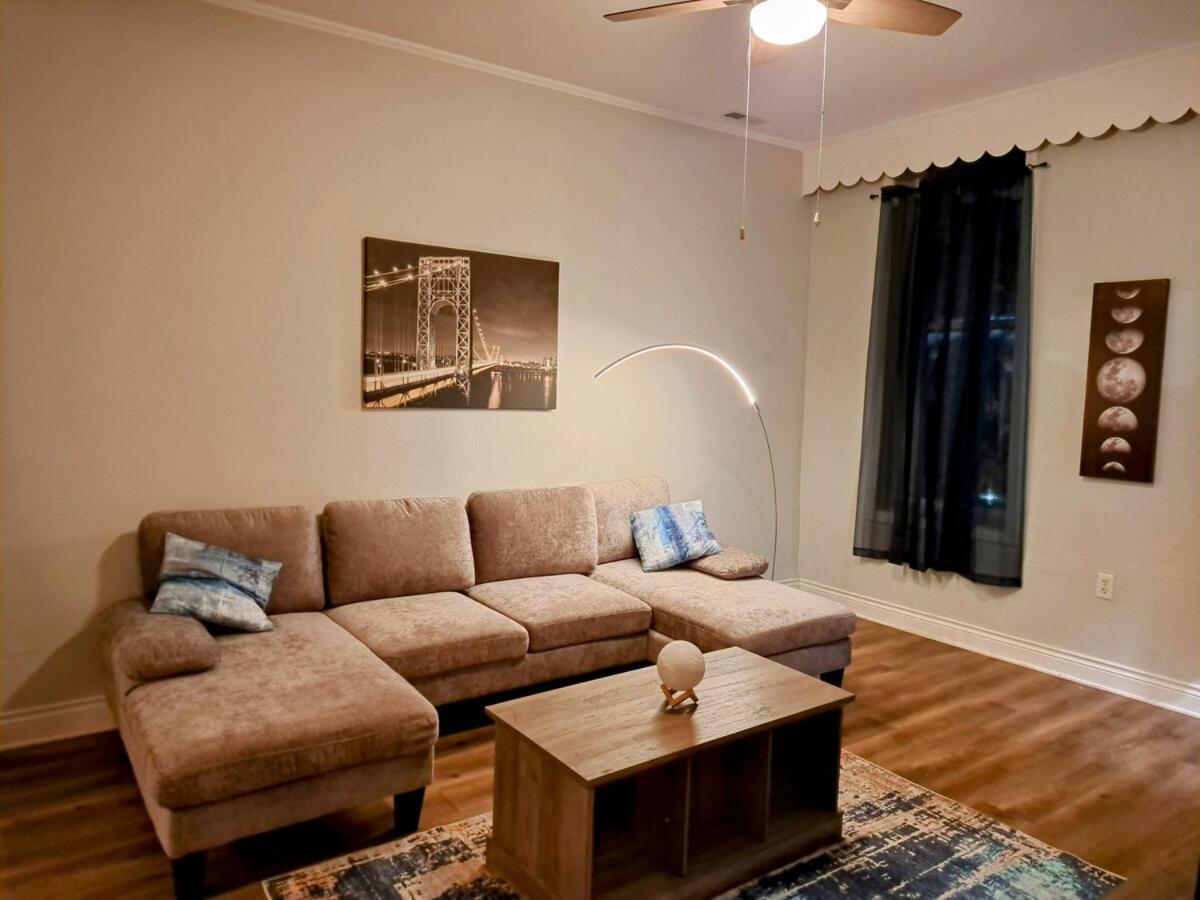 Sunny Pilsen 2 Bed 1 Bath With Private Office *