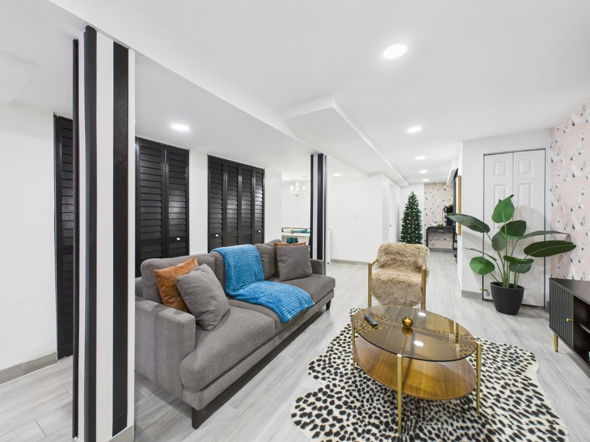 Addison Art Deco Flat *