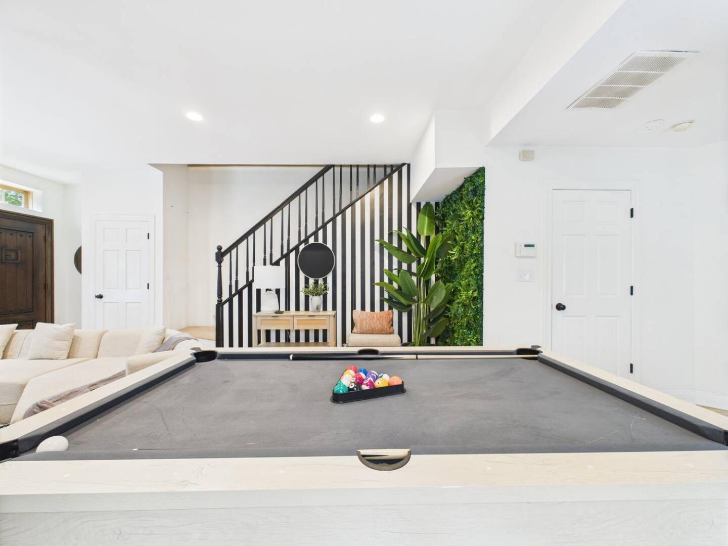 Apartment 4 Bedroom 2 Deck Fire Pit Pool Table Wd 5gbps Chicago