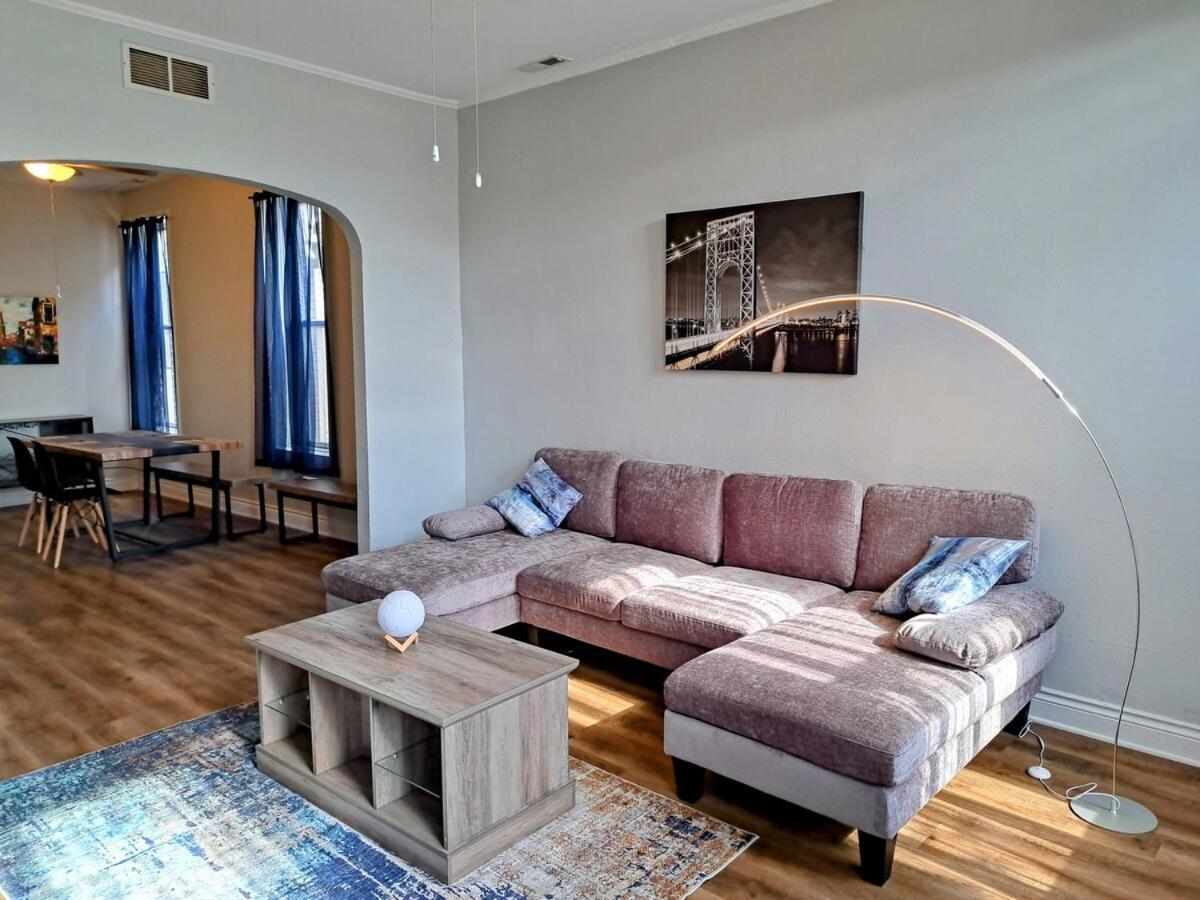 Sunny Pilsen 2 Bed 1 Bath With Private Office Chicago