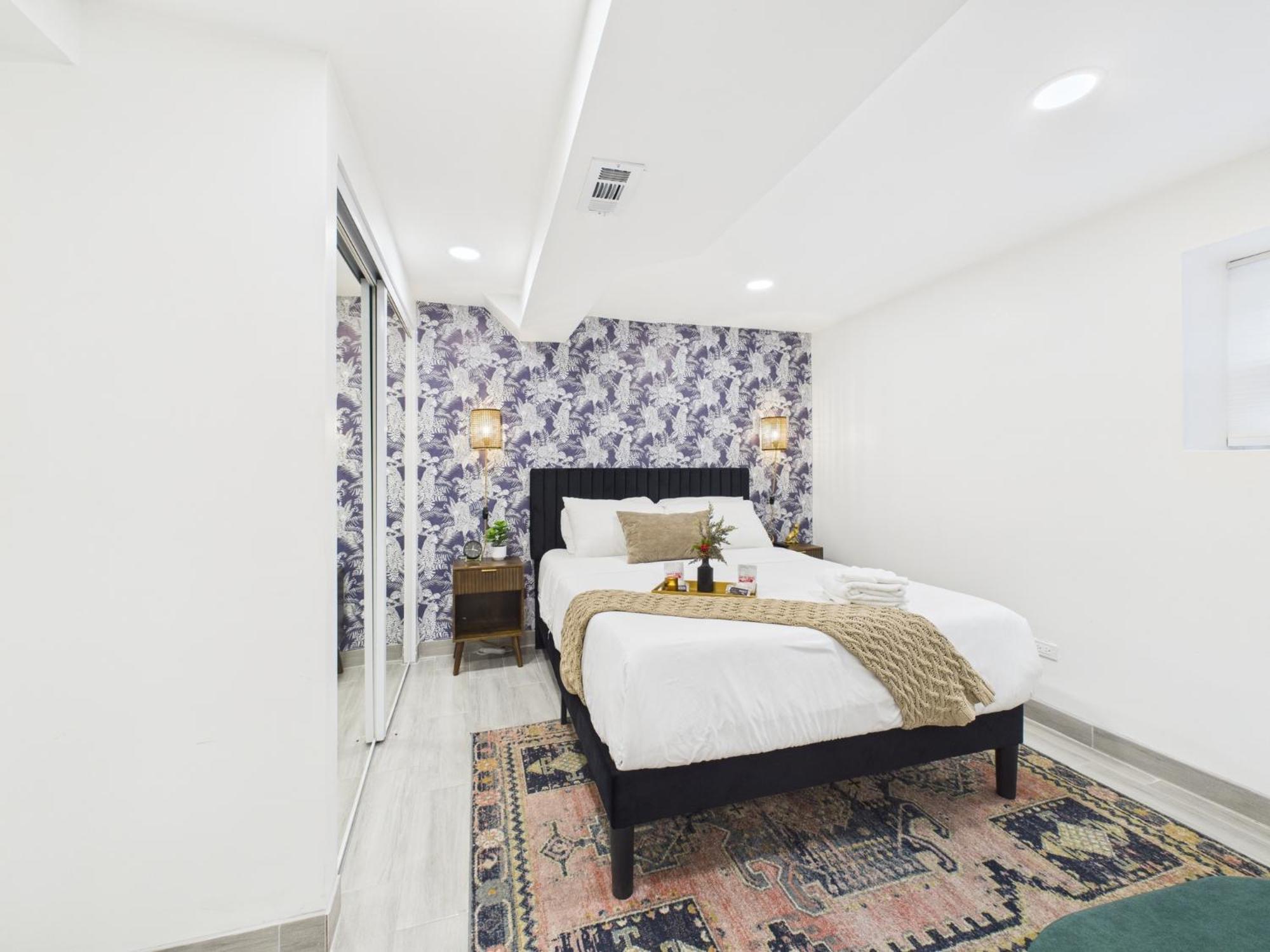 Addison Art Deco Flat * Chicago