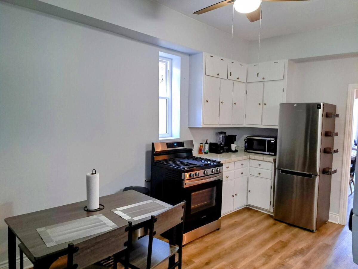 Sunny Pilsen 2 Bed 1 Bath With Private Office Apartment *