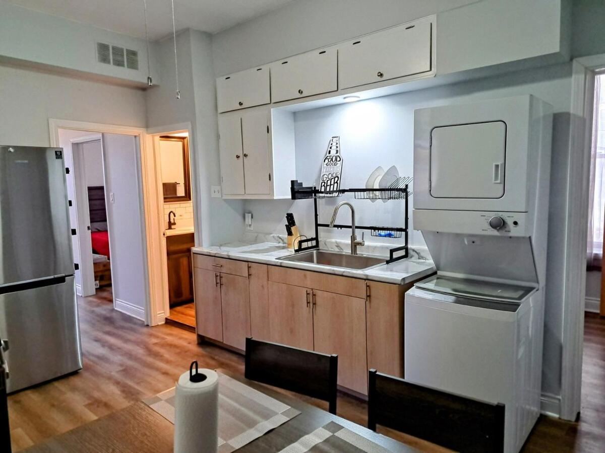 Sunny Pilsen 2 Bed 1 Bath With Private Office * Chicago