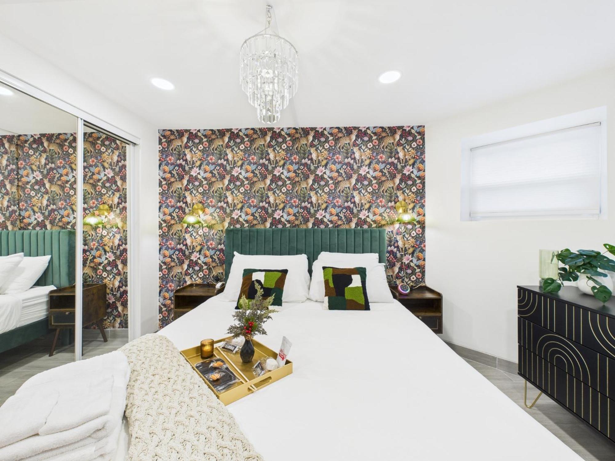 Addison Art Deco Flat Apartment