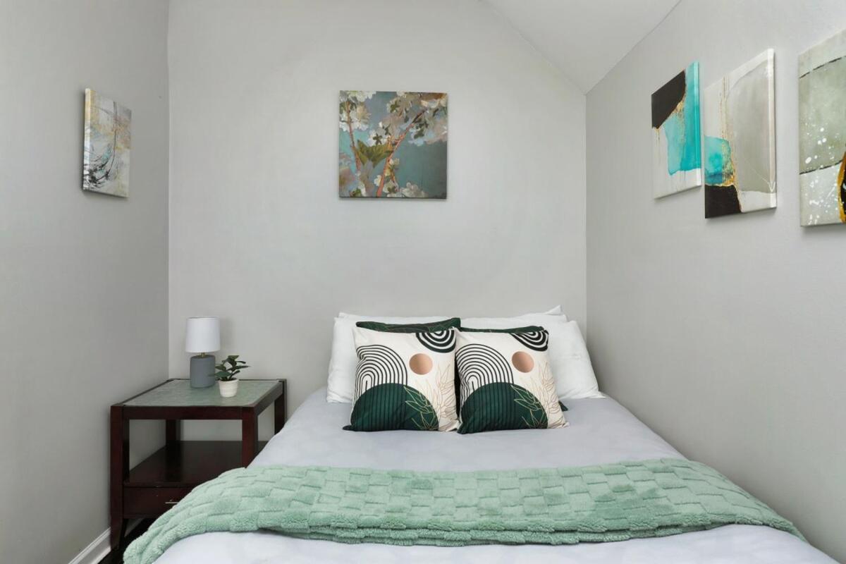 Cute And Spacious Wrigleyville - Private Deck Chicago