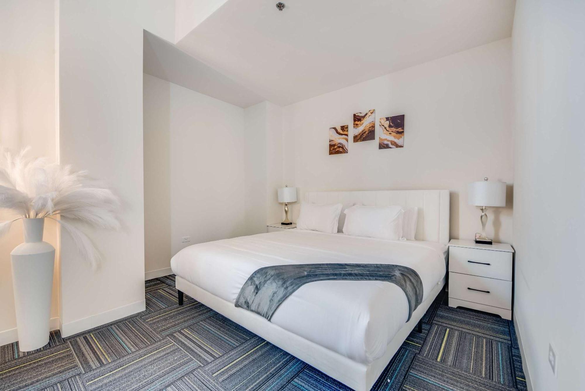 Downtown With Free In & Out Parking 6 * Chicago