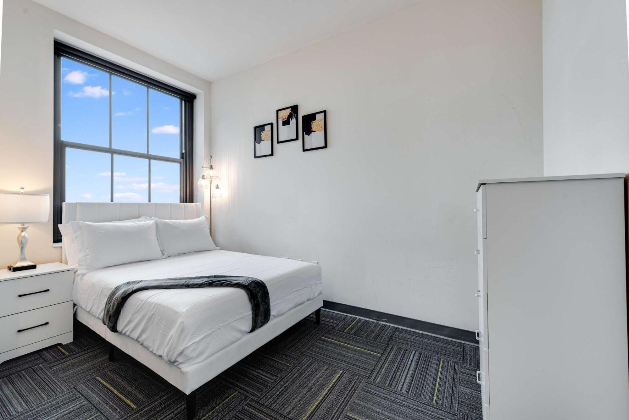 Downtown With Free In & Out Parking 2 * Chicago