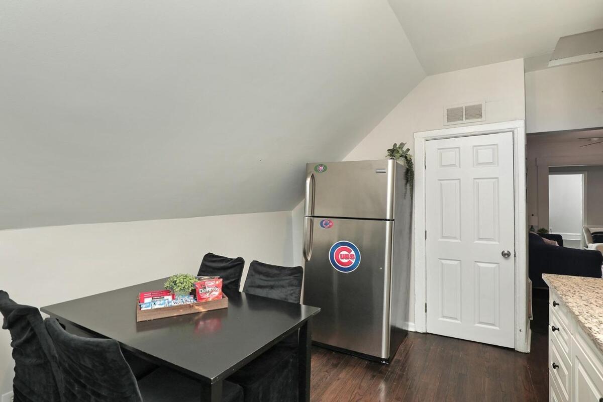 Cute And Spacious Wrigleyville - Private Deck