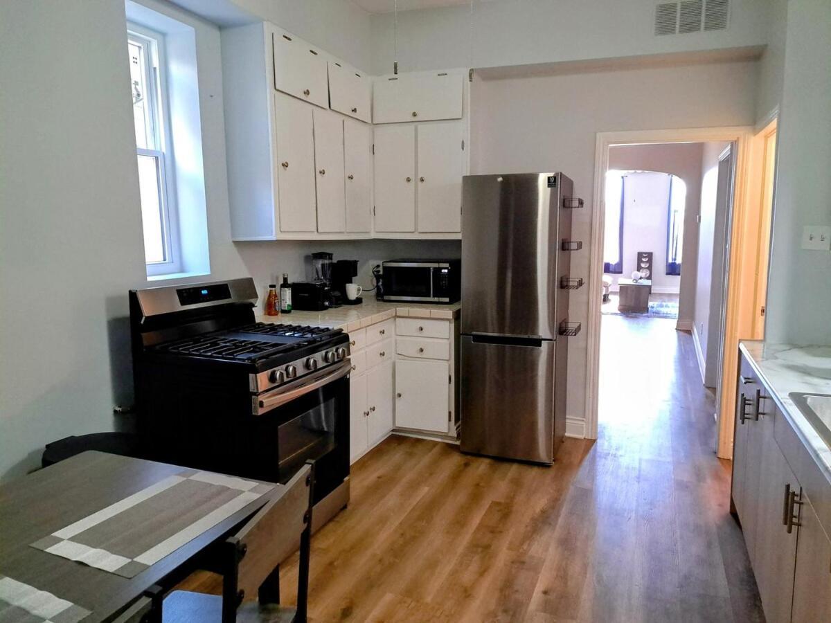 Sunny Pilsen 2 Bed 1 Bath With Private Office * Chicago