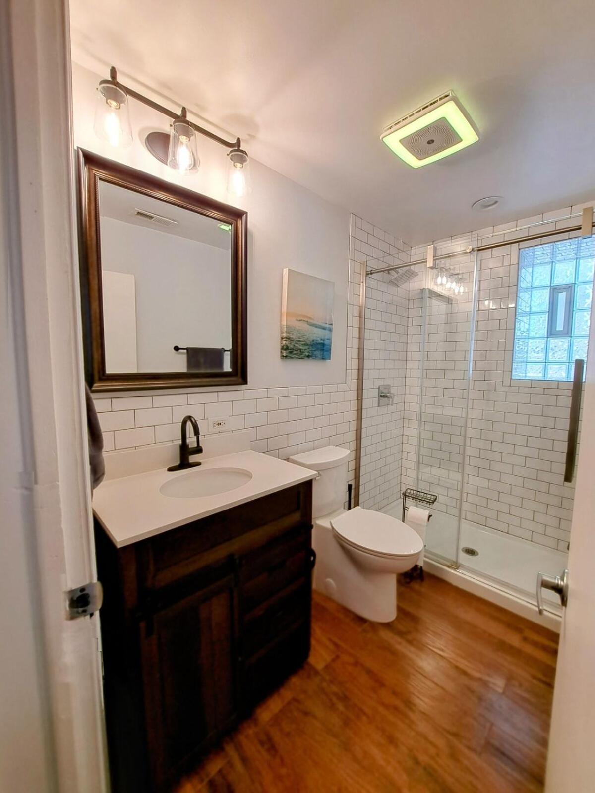 Sunny Pilsen 2 Bed 1 Bath With Private Office *