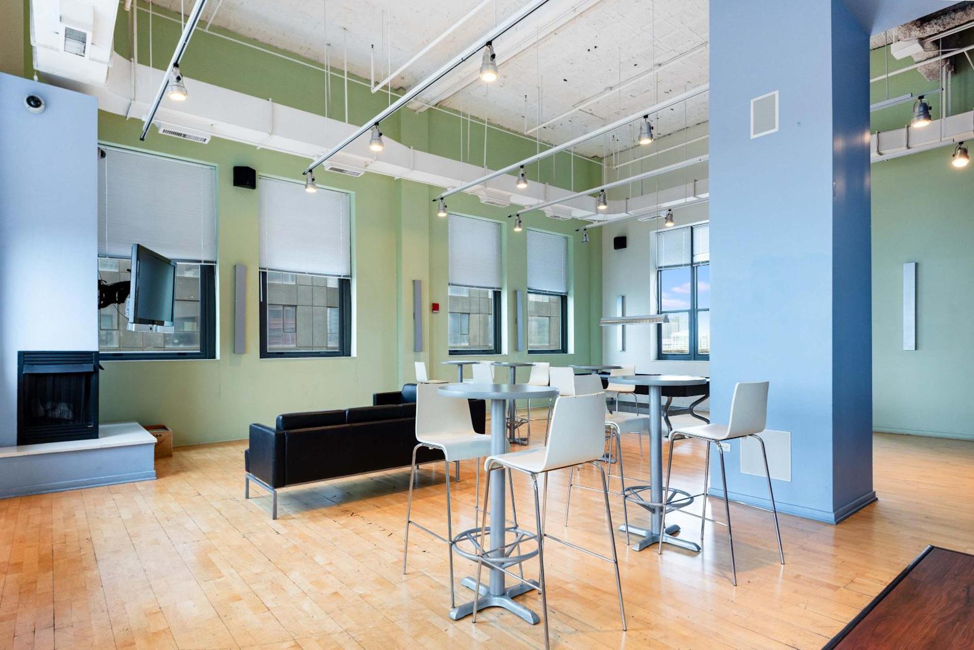 Downtown With Free In & Out Parking 6 * Chicago