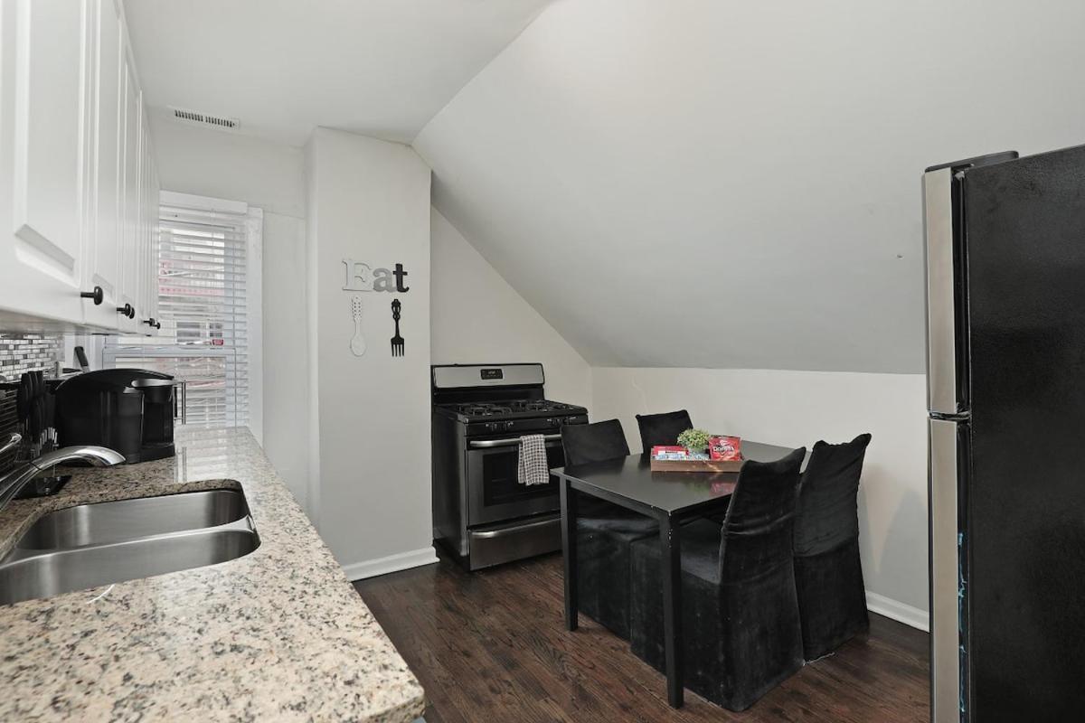 Cute And Spacious Wrigleyville - Private Deck Chicago