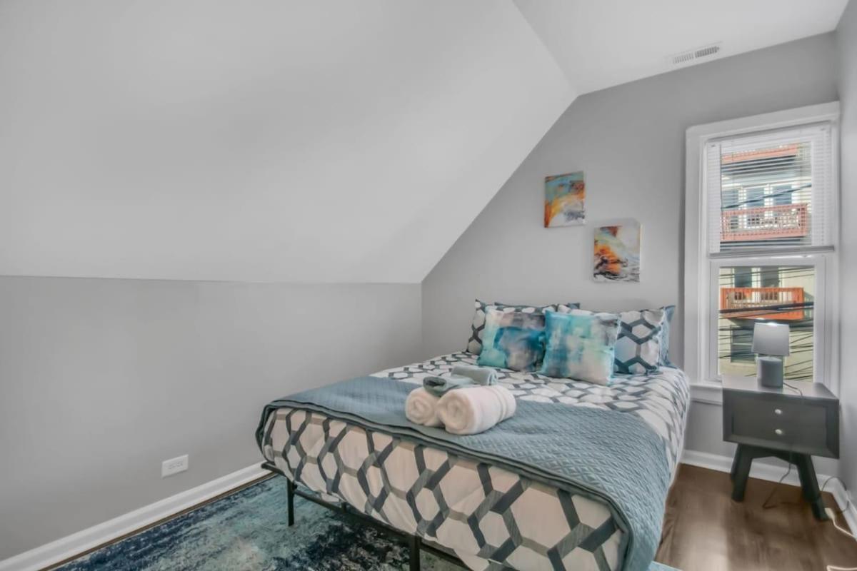 Cute And Spacious Wrigleyville - Private Deck Chicago