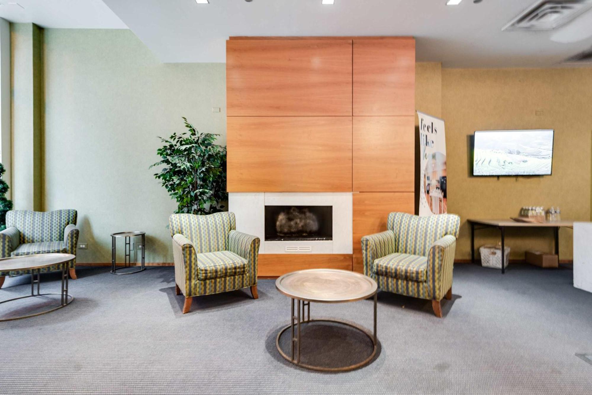 Downtown With Free In & Out Parking 6 Chicago