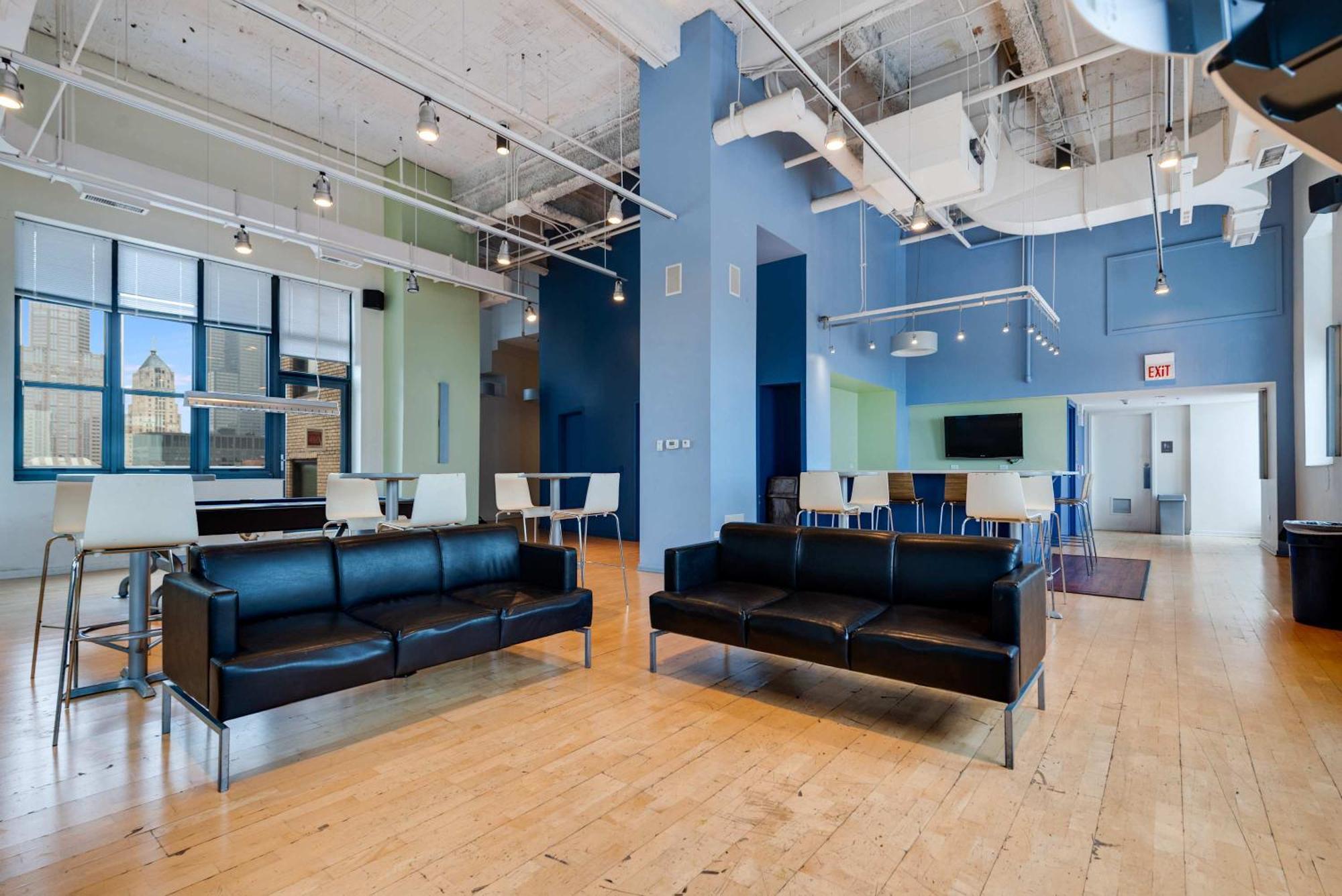 Downtown With Free In & Out Parking 2 Apartment Chicago