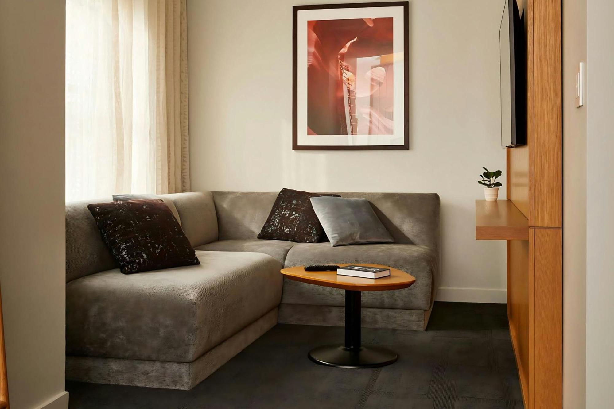 55 Downtown Hotel