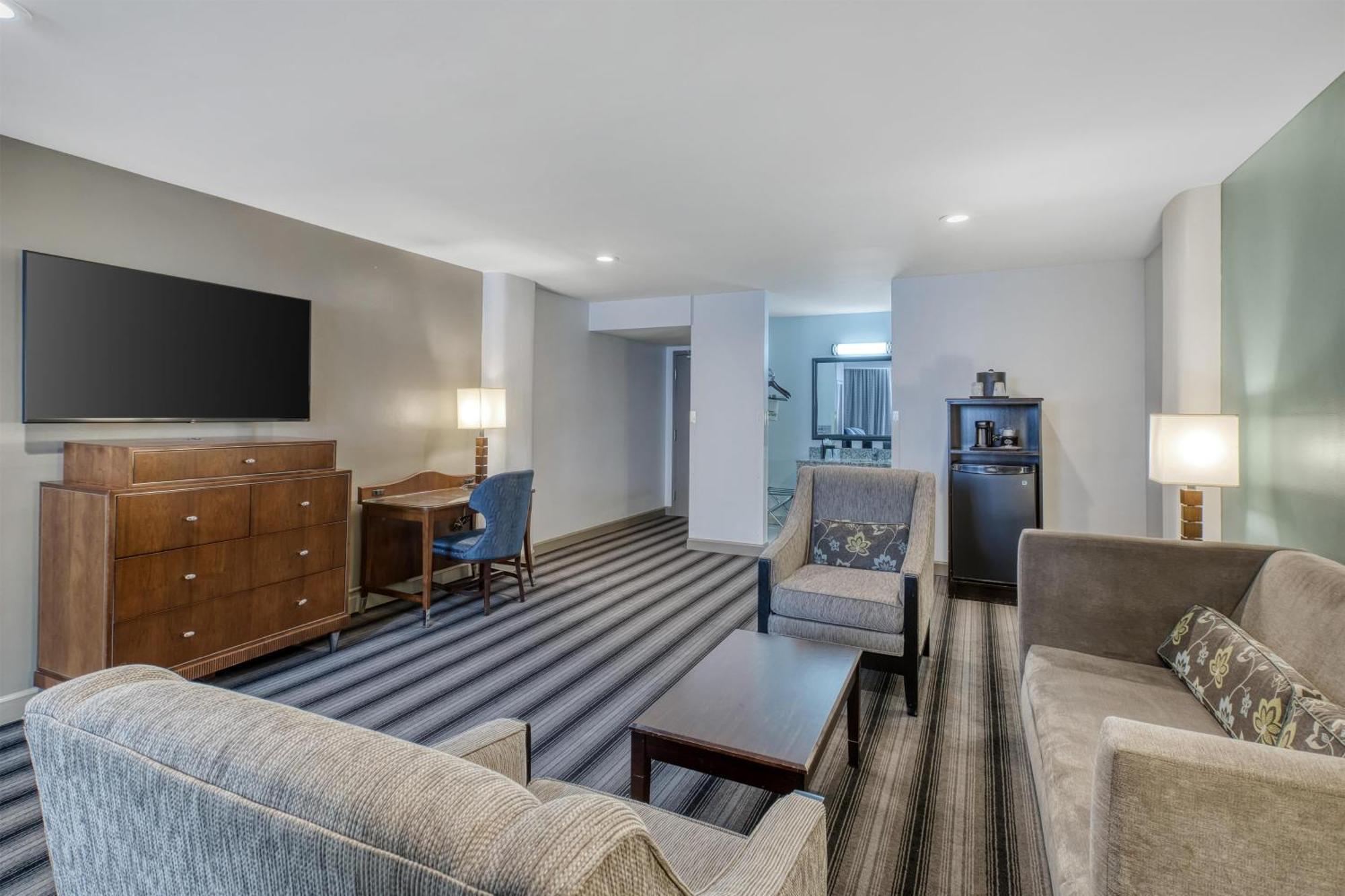 Western Downtown-river North 3*