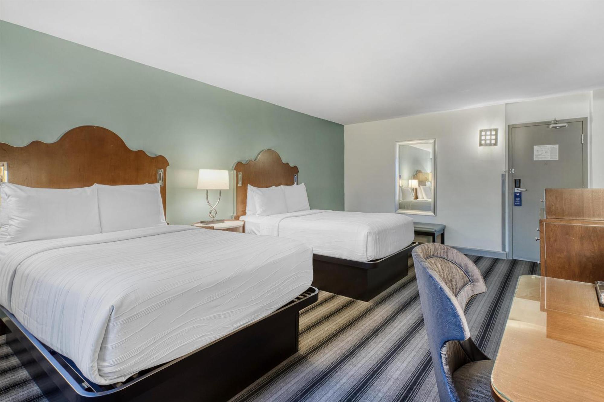 Western Downtown-river North Hotel 3*