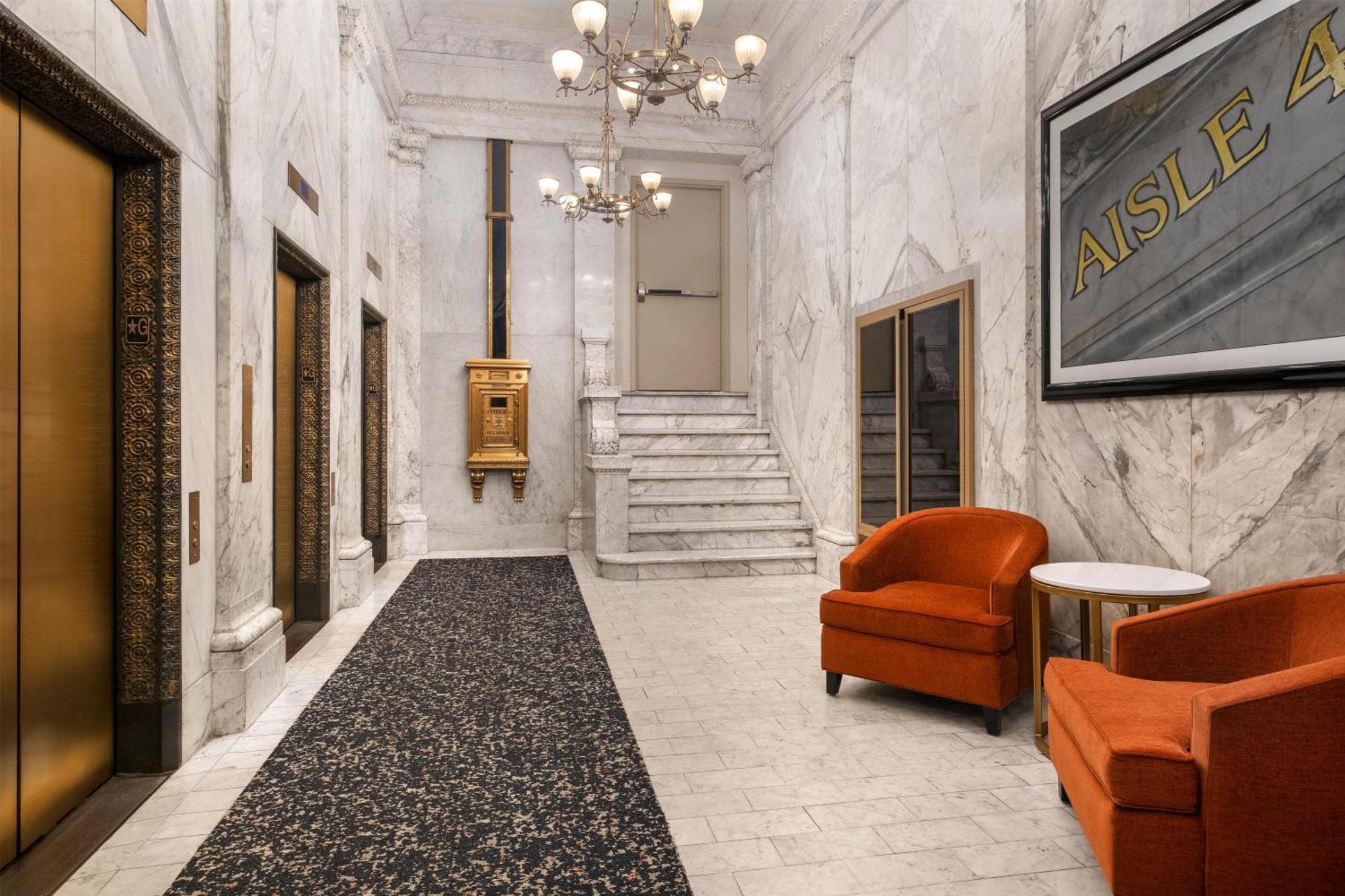 Hotel Hampton Majestic Theatre District Chicago