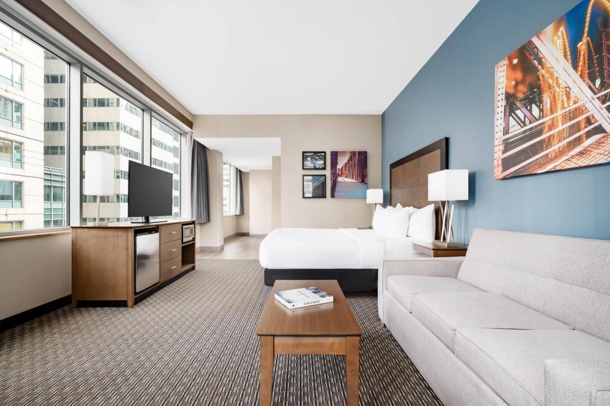 La Quinta Inn & Suites by Wyndham Chicago Downtown Hotel 3*