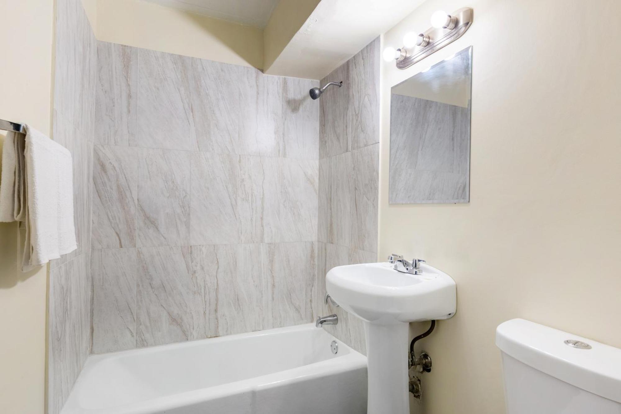 Motel By Oyo I-90 Chicago