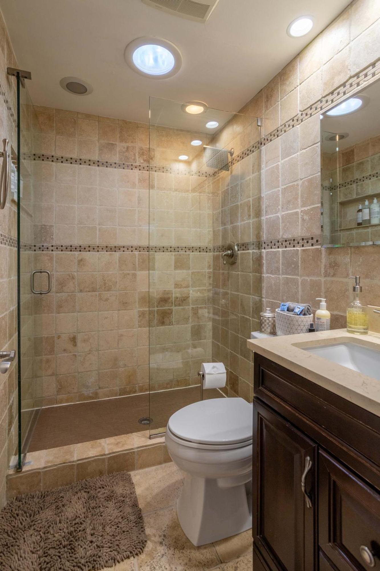 Holiday home 3-story Townhome Free Parking Private Patio Washer-dryer Chicago