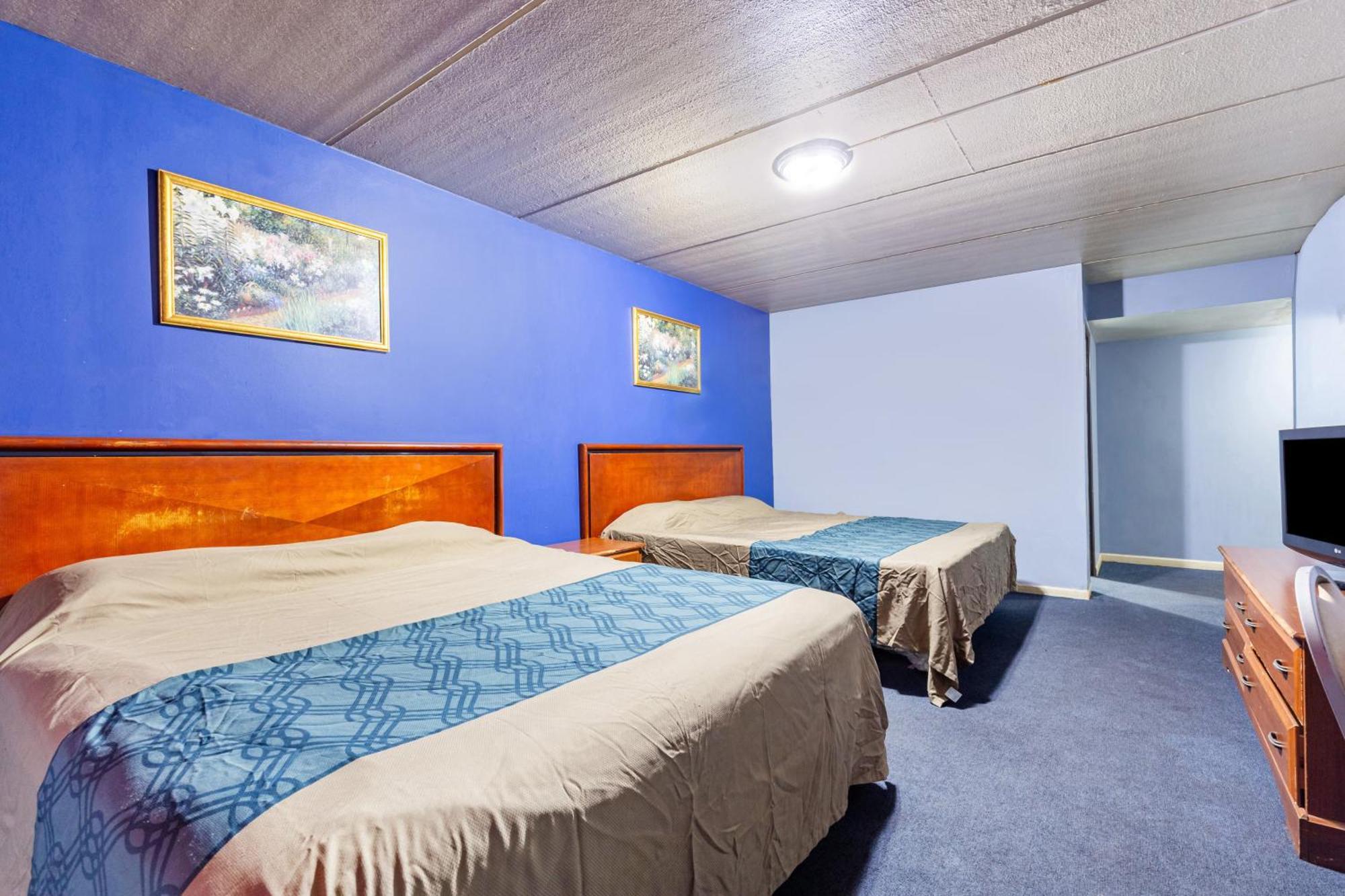 By Oyo I-90 Motel Chicago