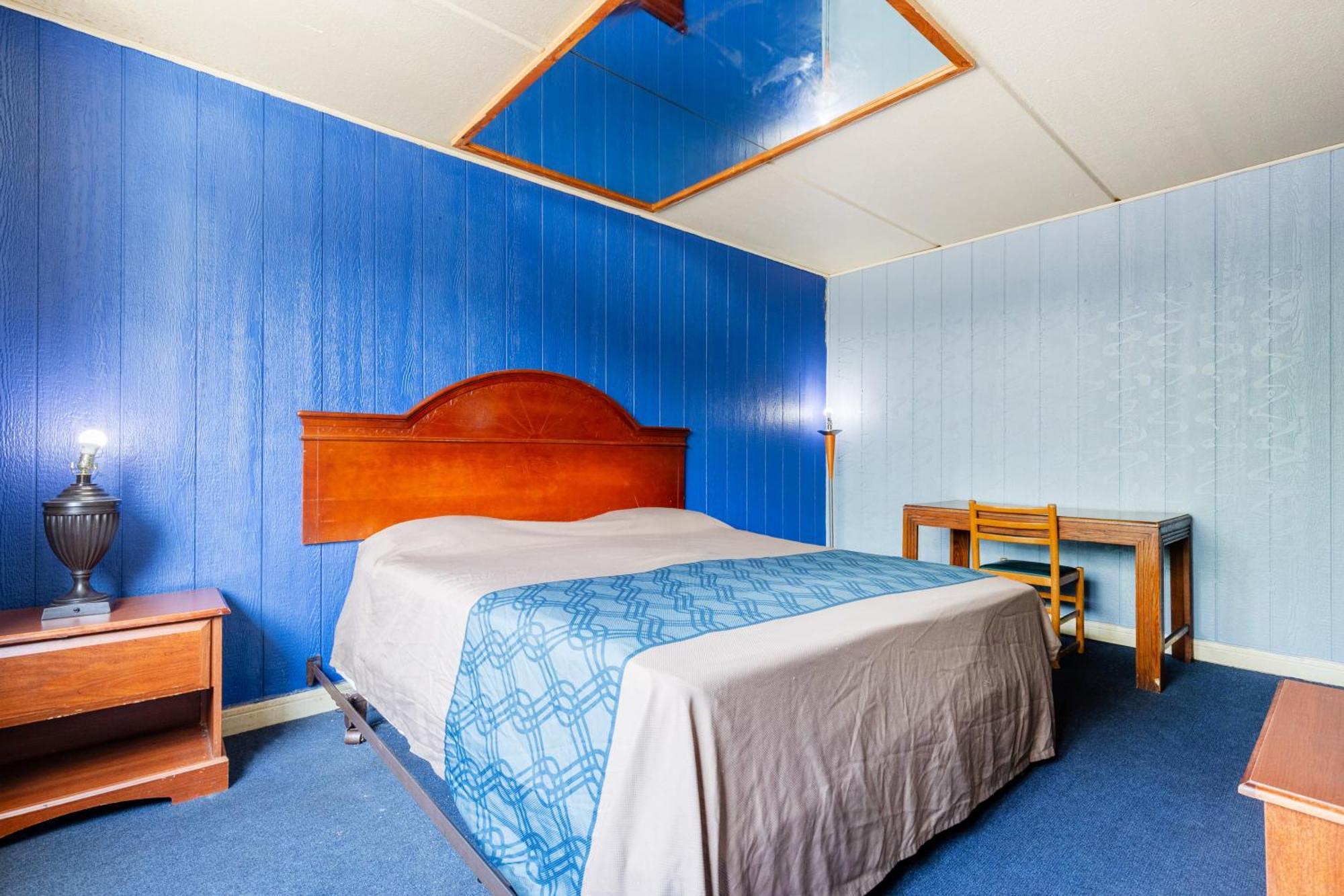 By Oyo I-90 Motel 2*