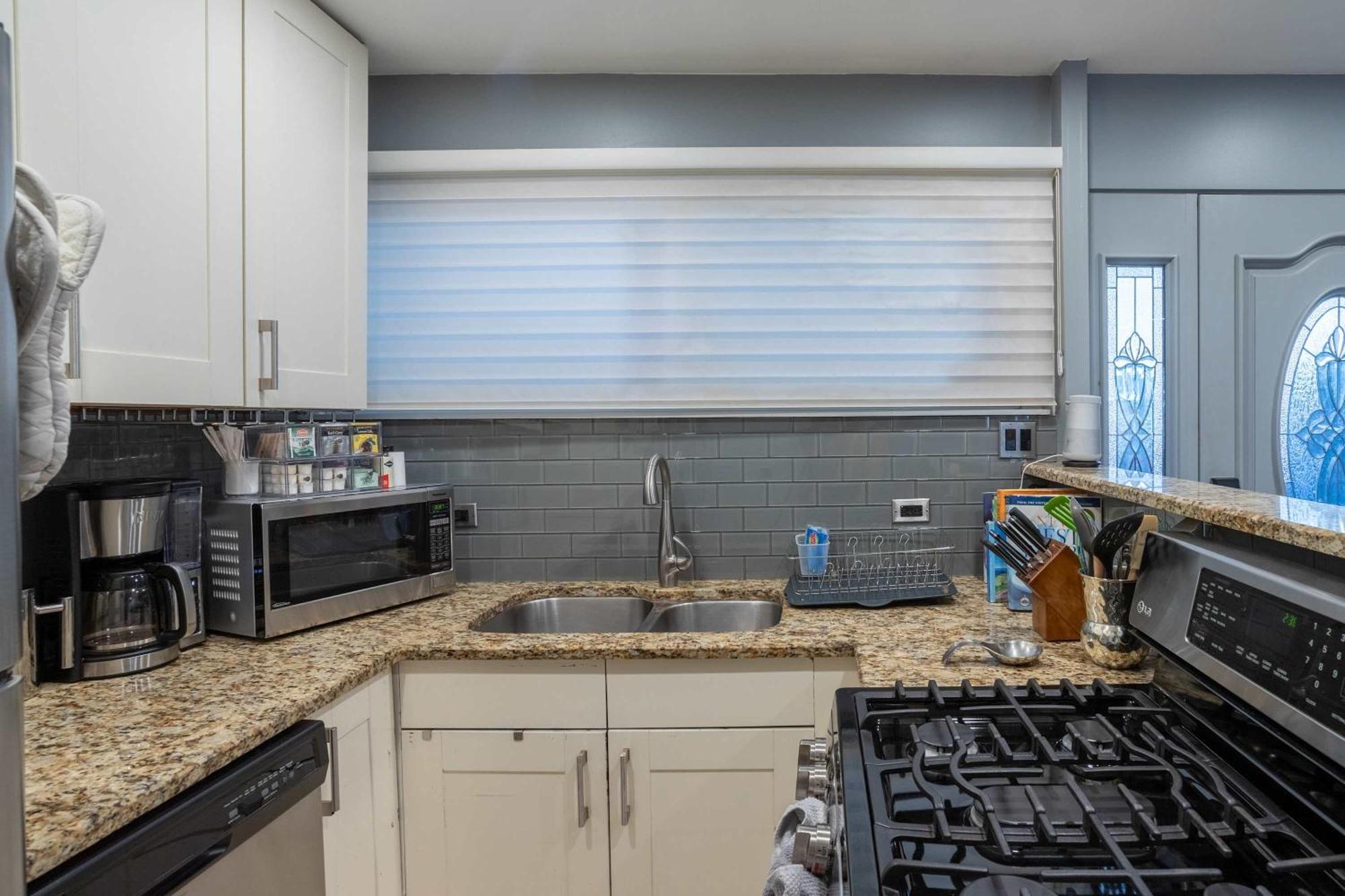 Holiday home 3-story Townhome Free Parking Private Patio Washer-dryer *