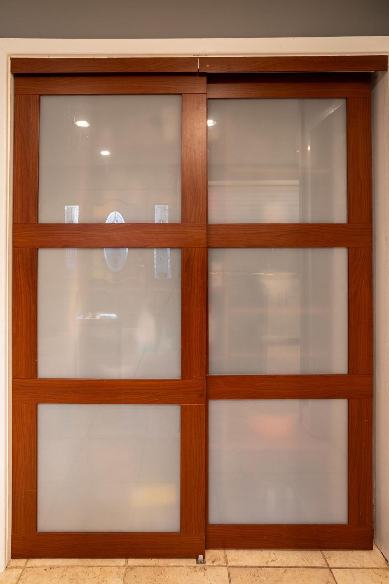 3-story Townhome Free Parking Private Patio Washer-dryer Holiday home