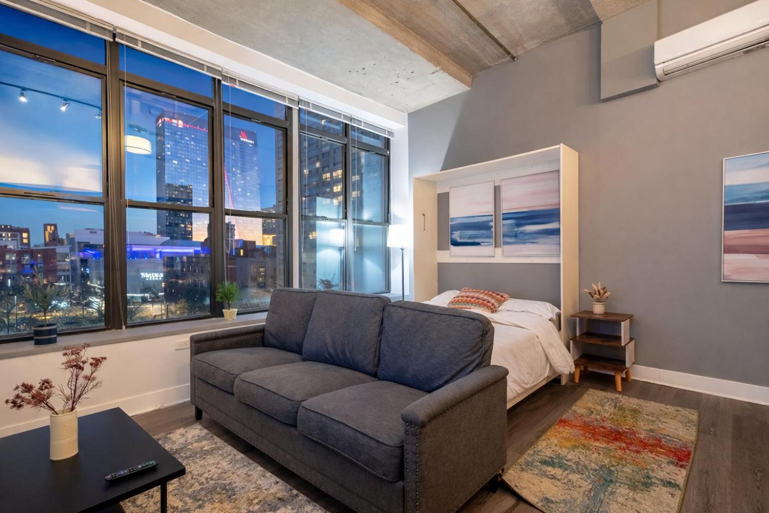 Elegant South Loop With Optional Parking And Gym Access Walk To Mccormick Place & Field Museum Apartment *