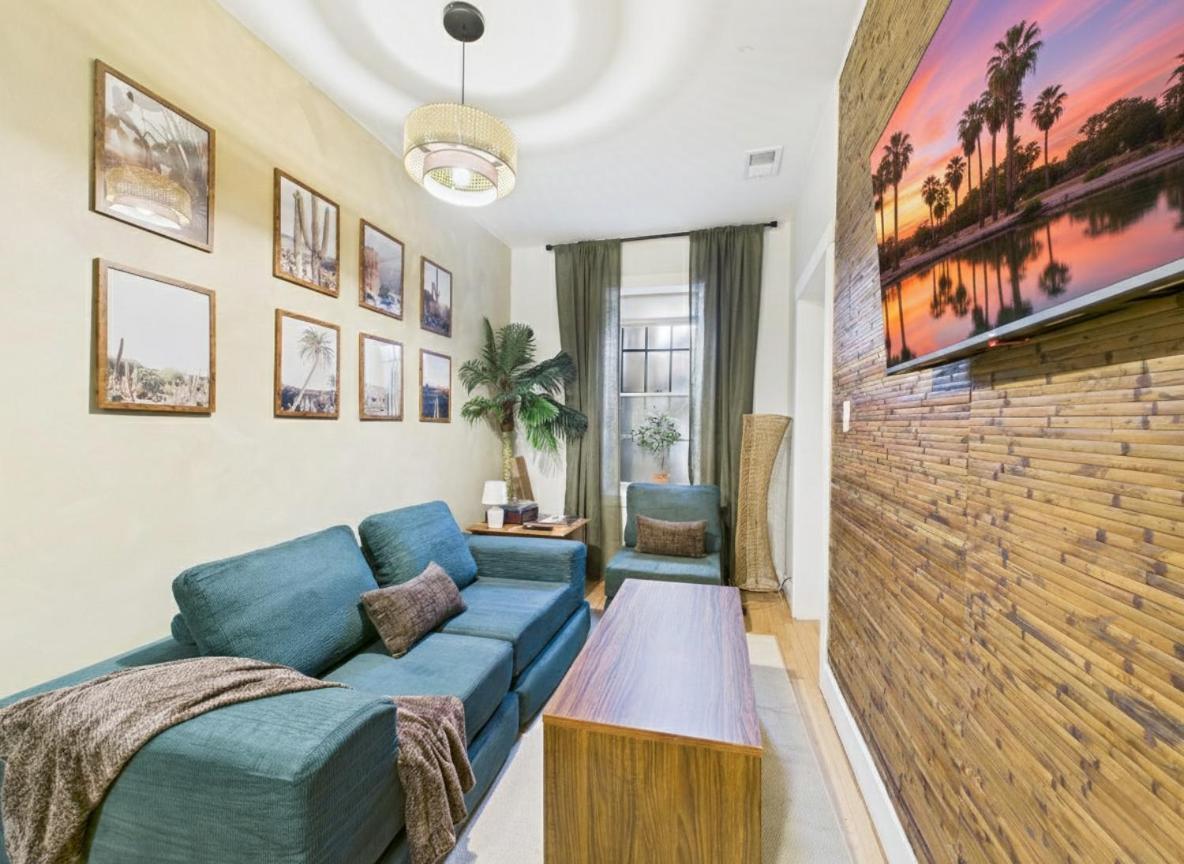 Designer Hideaway Private Patio Near Wicker Park