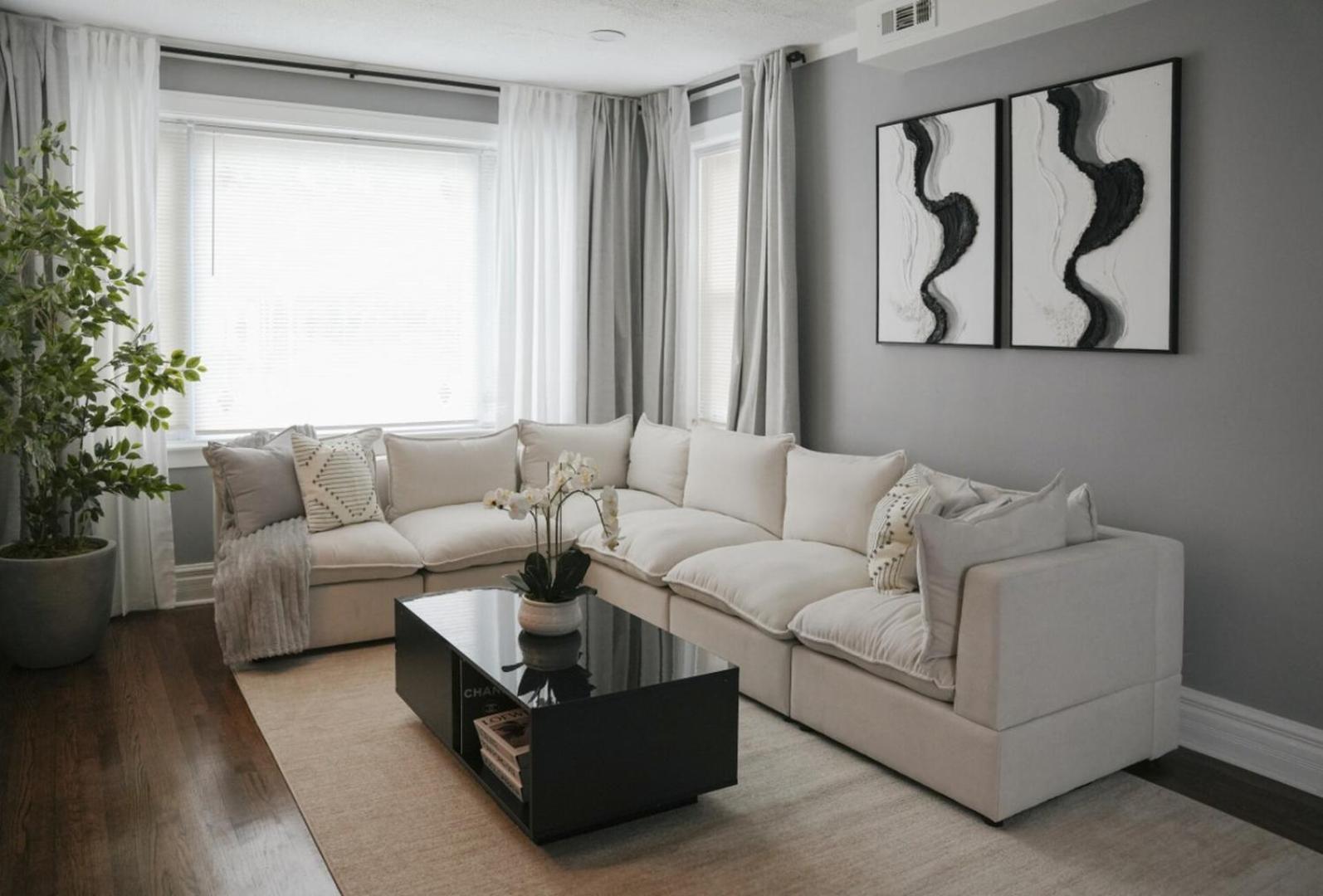 2br W/ Workspace - Coffee Bar - Near Transit Apartment *