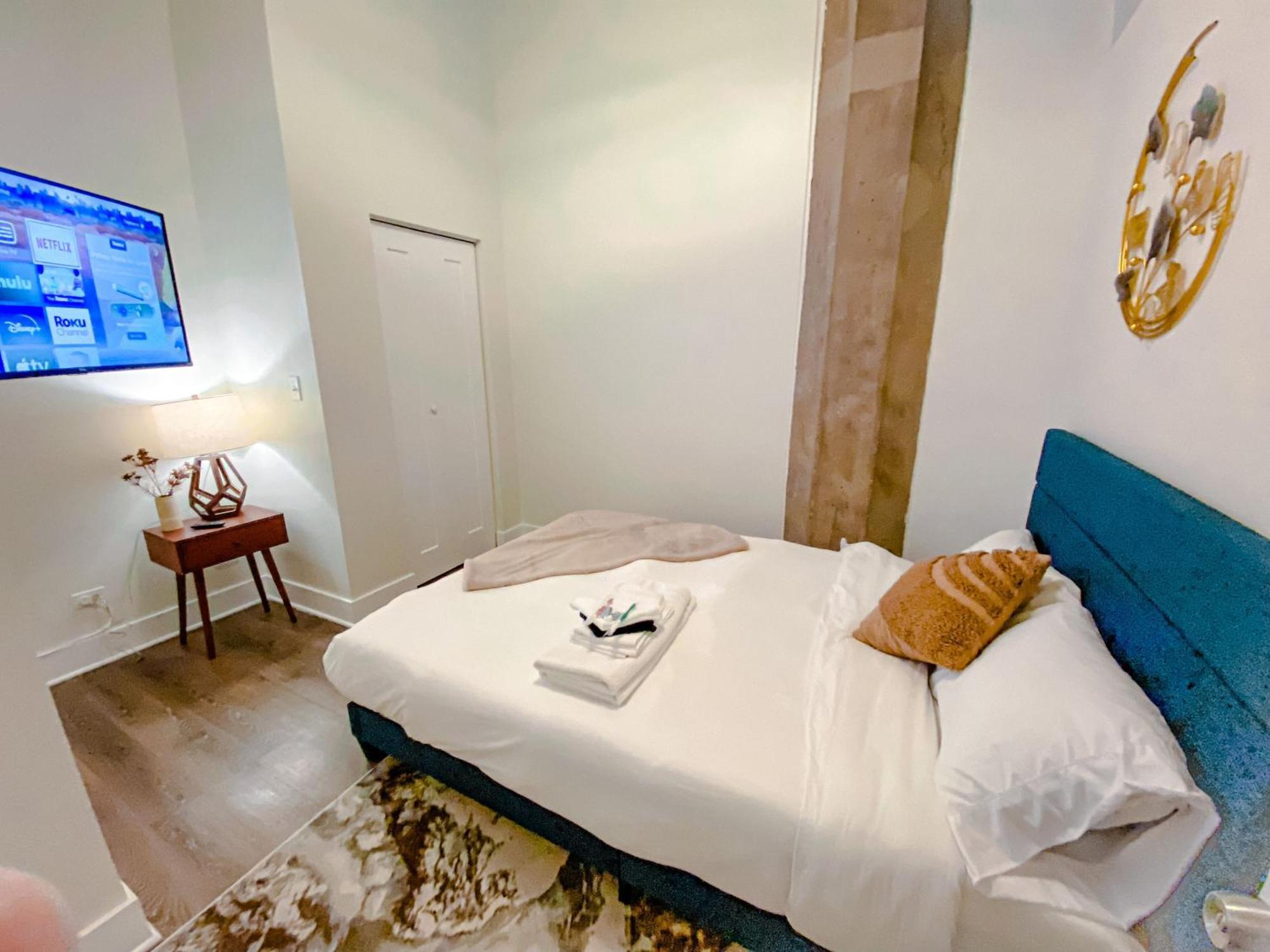 Spacious 2br Vacation With View, Optional Parking And Gym Near Mccormick Place & Downtown Attractions *