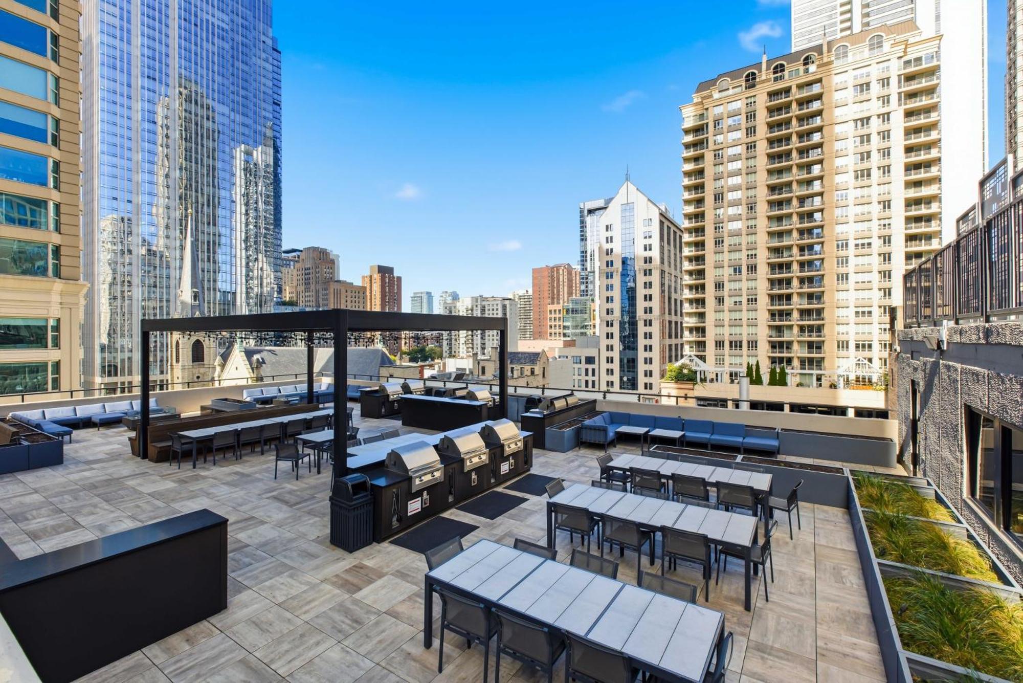 2bd River North With Million Dollar Views! * Chicago