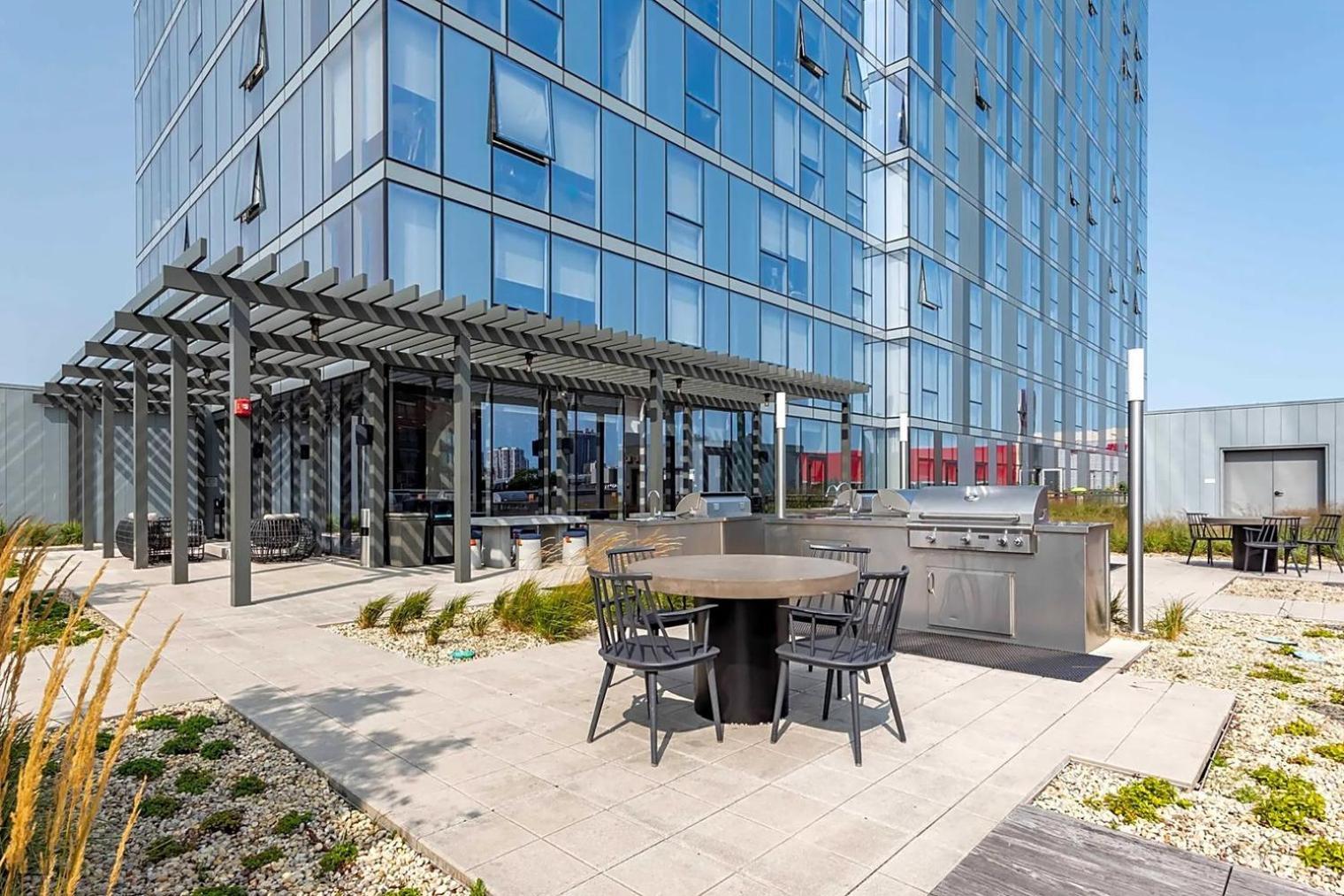 Near North 1br W Doorman Wd Gym Nr I-90 Chi-872 * Chicago