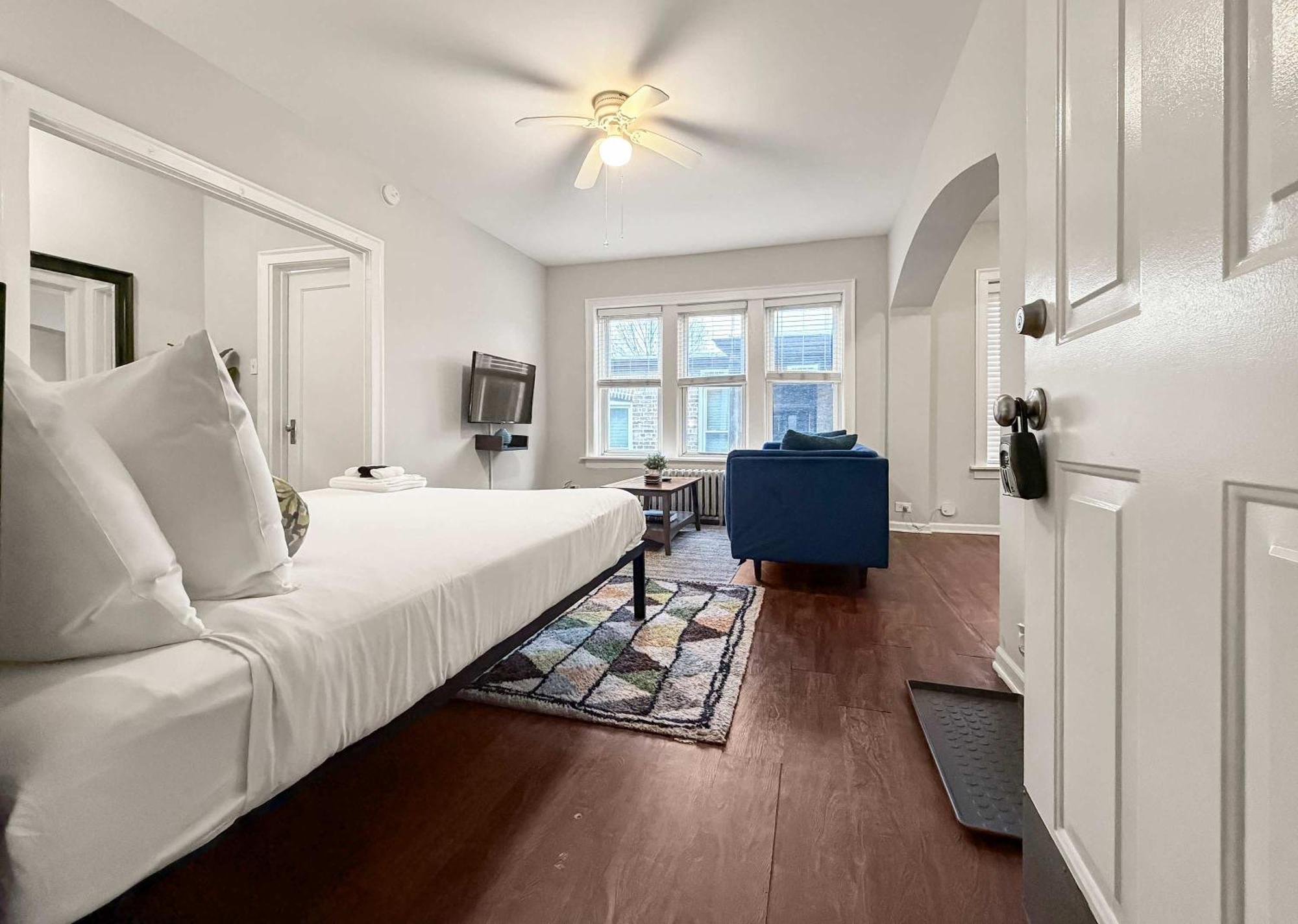 Sunlit With Charm - Lunt Rep Apartment *