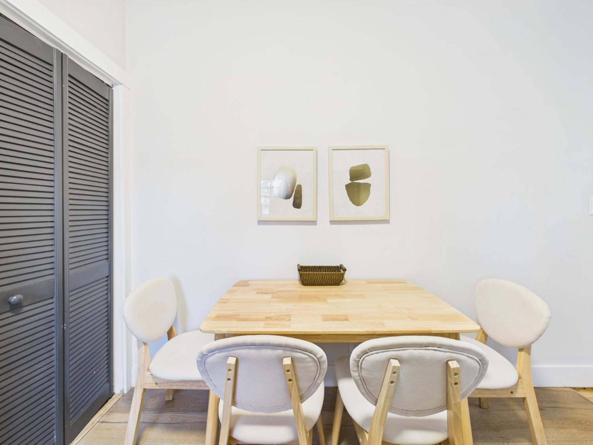 Boutique Hideaway Private Deck, Fire Pit Chicago