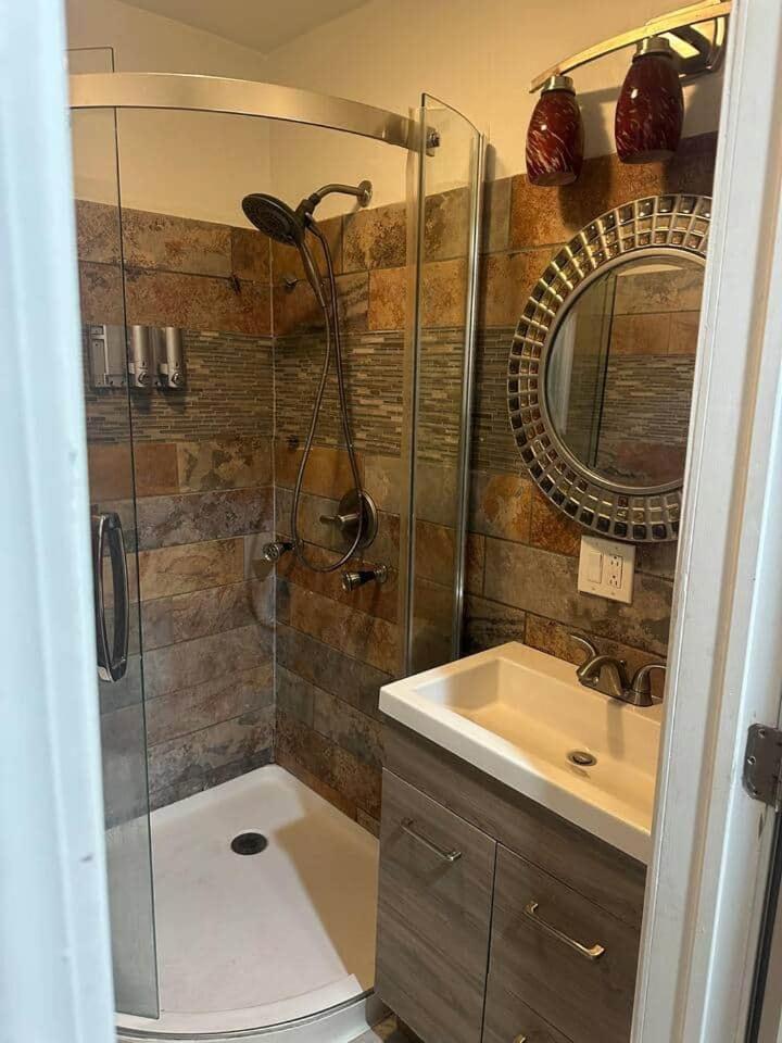 The Marlowe, A Couples Getaway Apartment Chicago