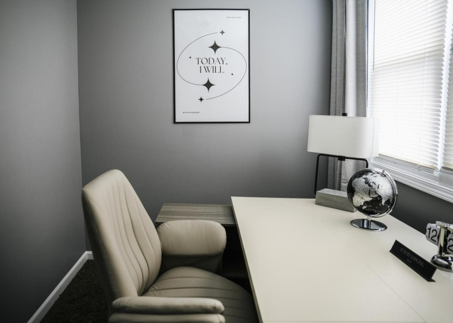 2br W/ Workspace - Coffee Bar - Near Transit Apartment *