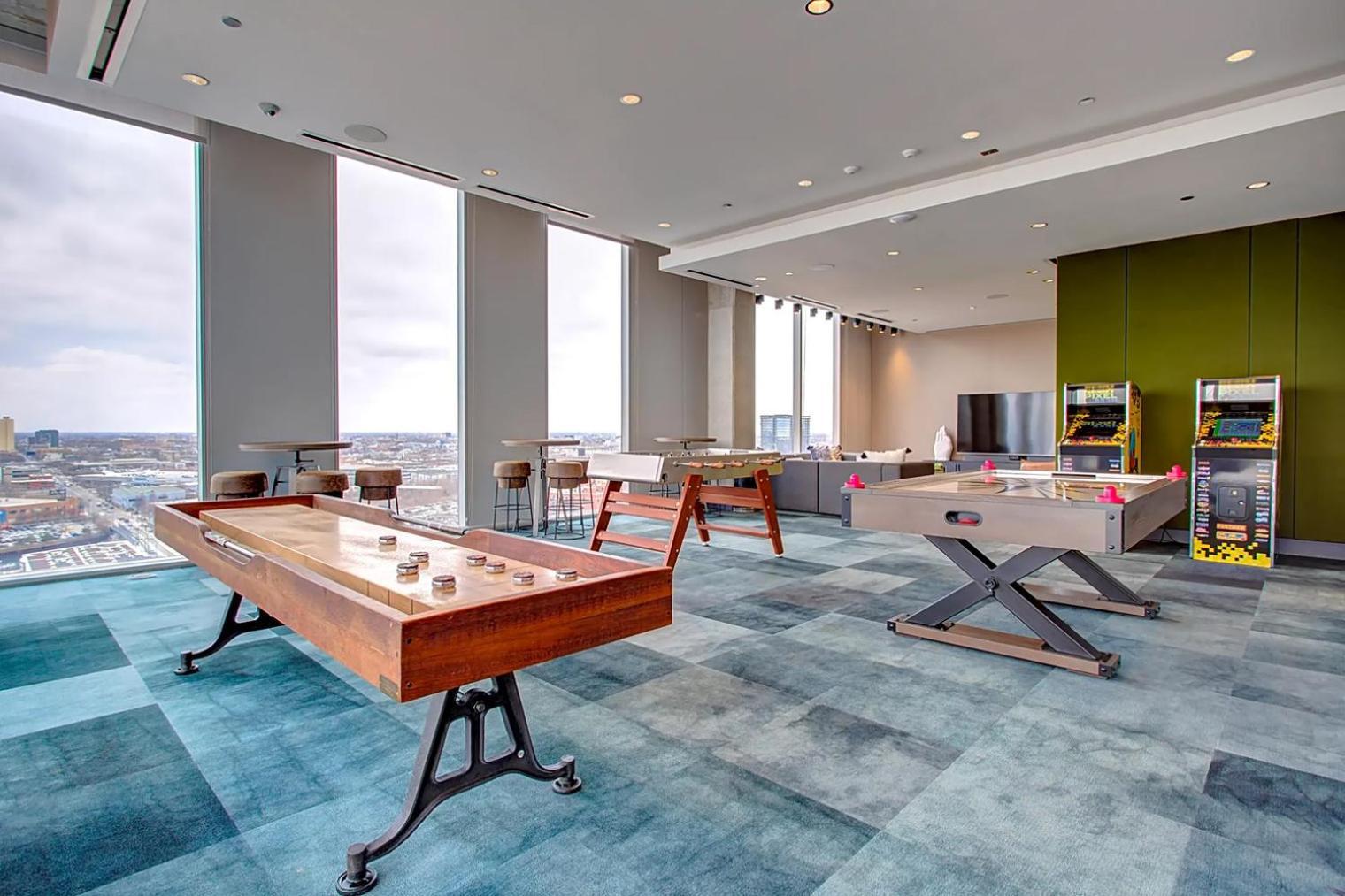 Near North 1br W Doorman Wd Gym Nr I-90 Chi-872 Apartment