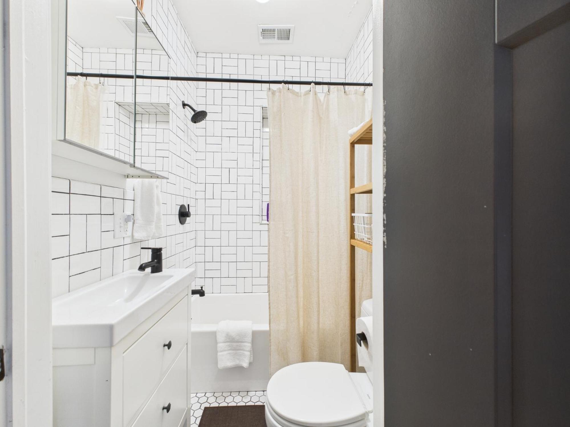 Boutique Hideaway Private Deck, Fire Pit Chicago