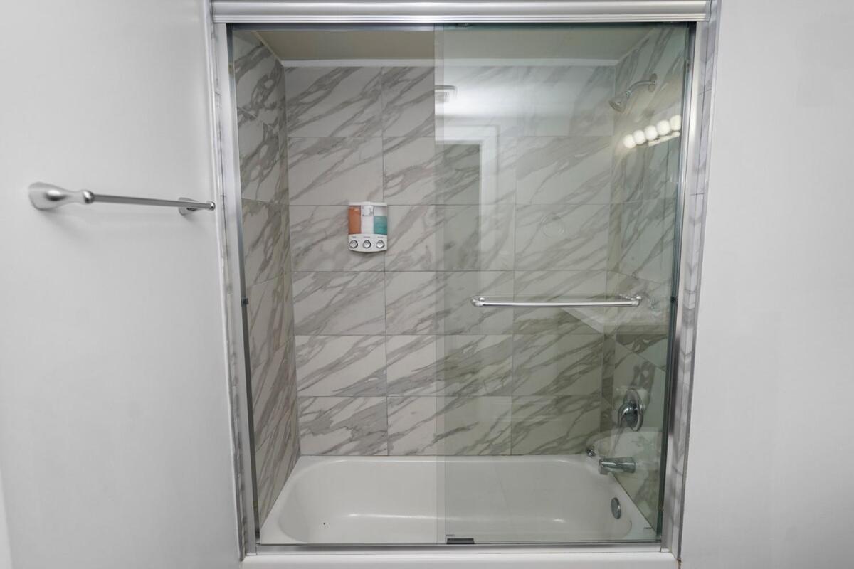 Apartment Business Ready 2br In South Loop With Skyline View, Optional Parking & Gym Access Close To Mccormick, Downtown & Cta *